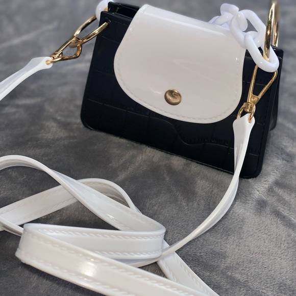 Stylish Black & White Mini Purse - Picture 2 of 12